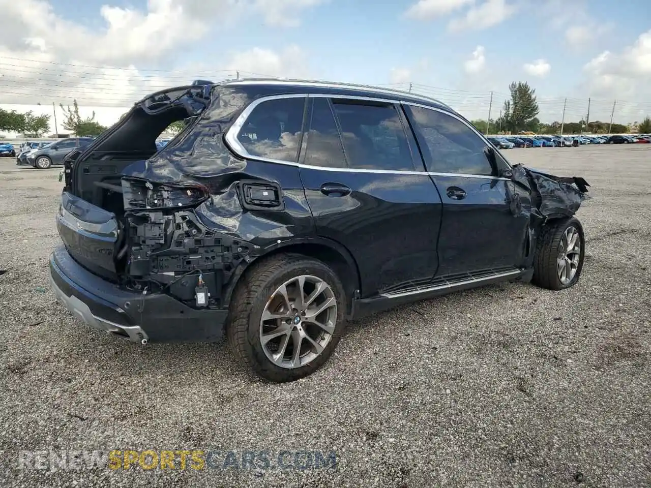 3 Photograph of a damaged car 5UX13EU07R9S14834 BMW X5 2024