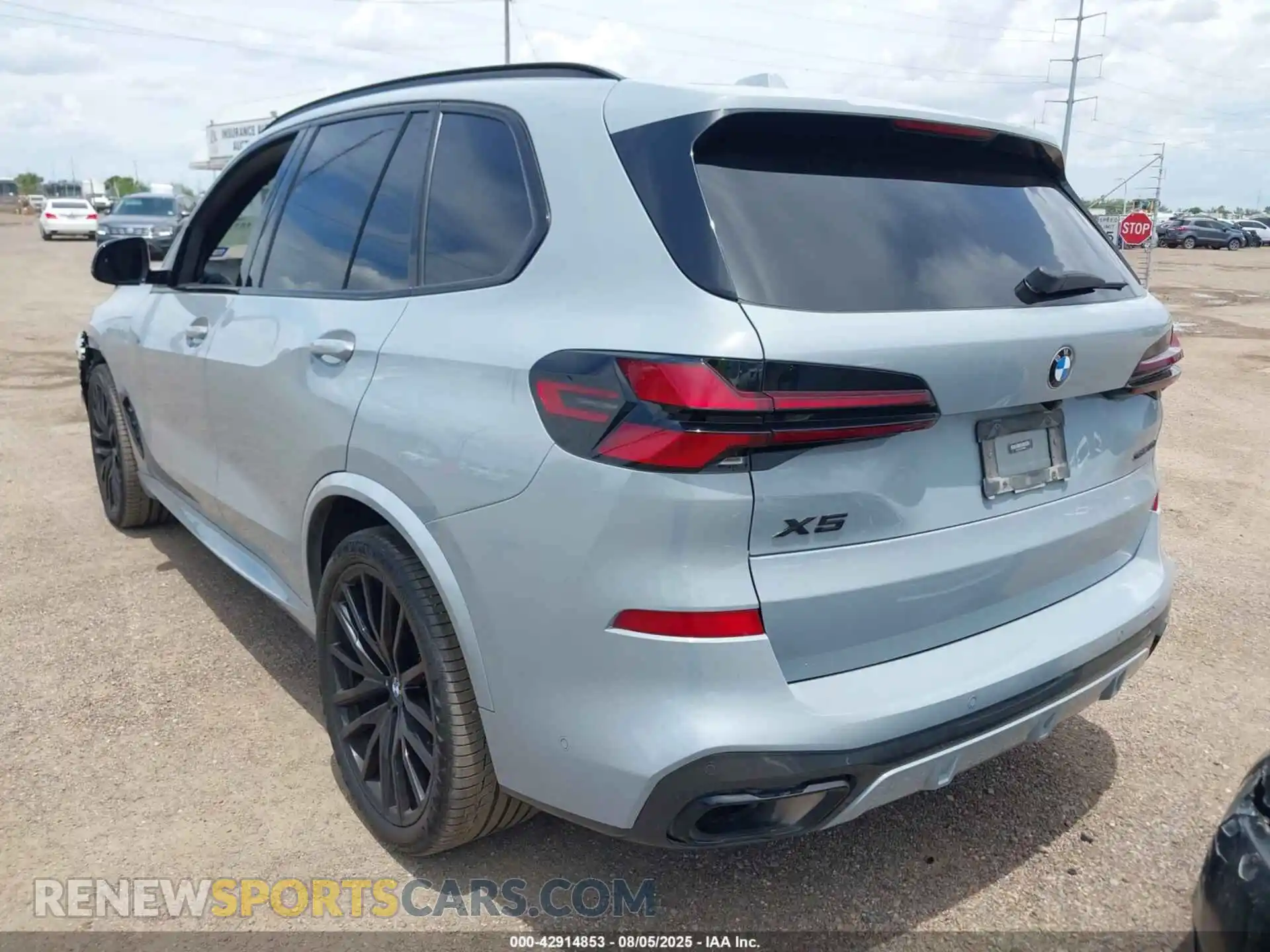 3 Photograph of a damaged car 5UX13EU07R9S99822 BMW X5 2024