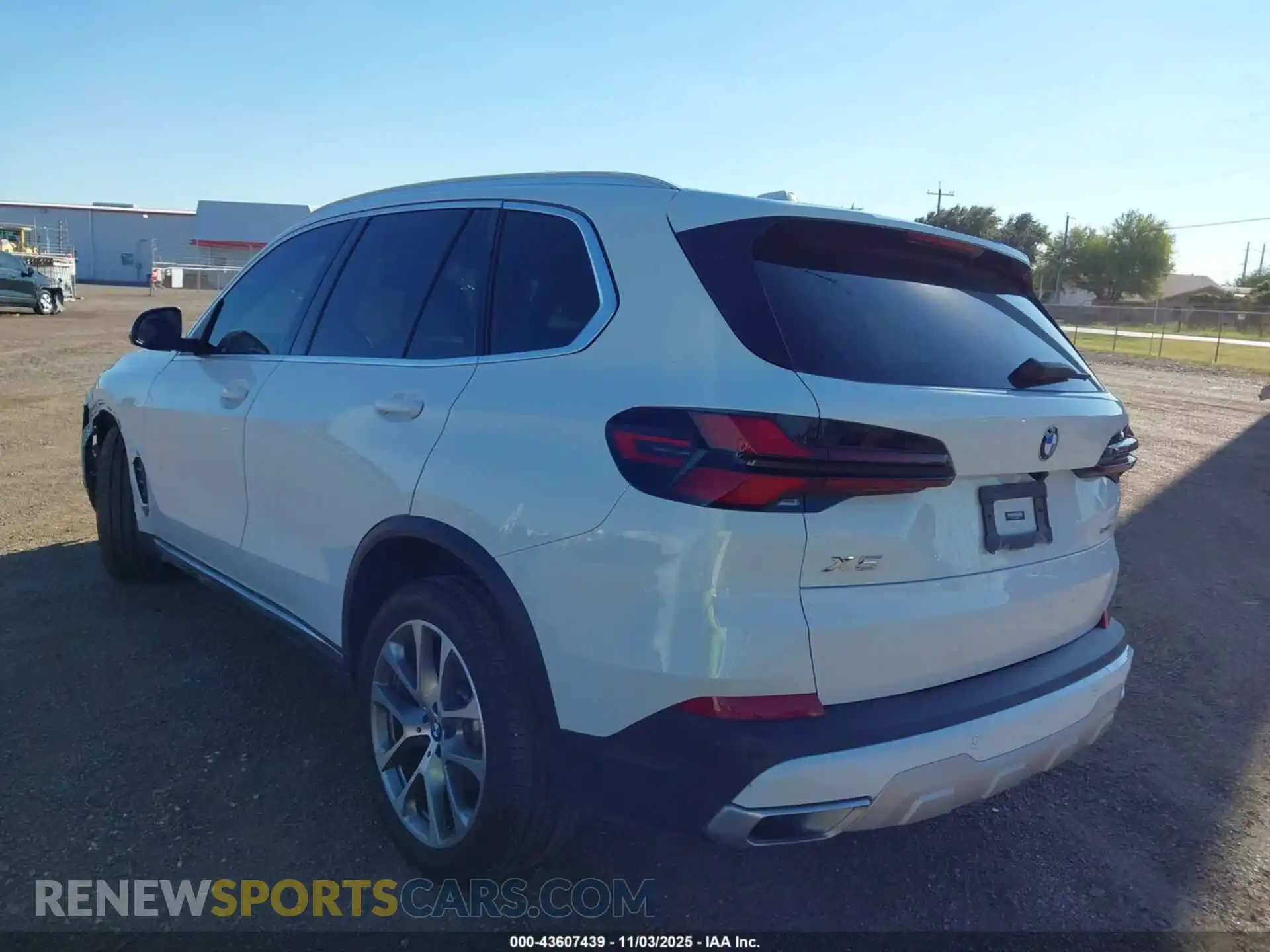 3 Photograph of a damaged car 5UX13EU07R9T09569 BMW X5 2024