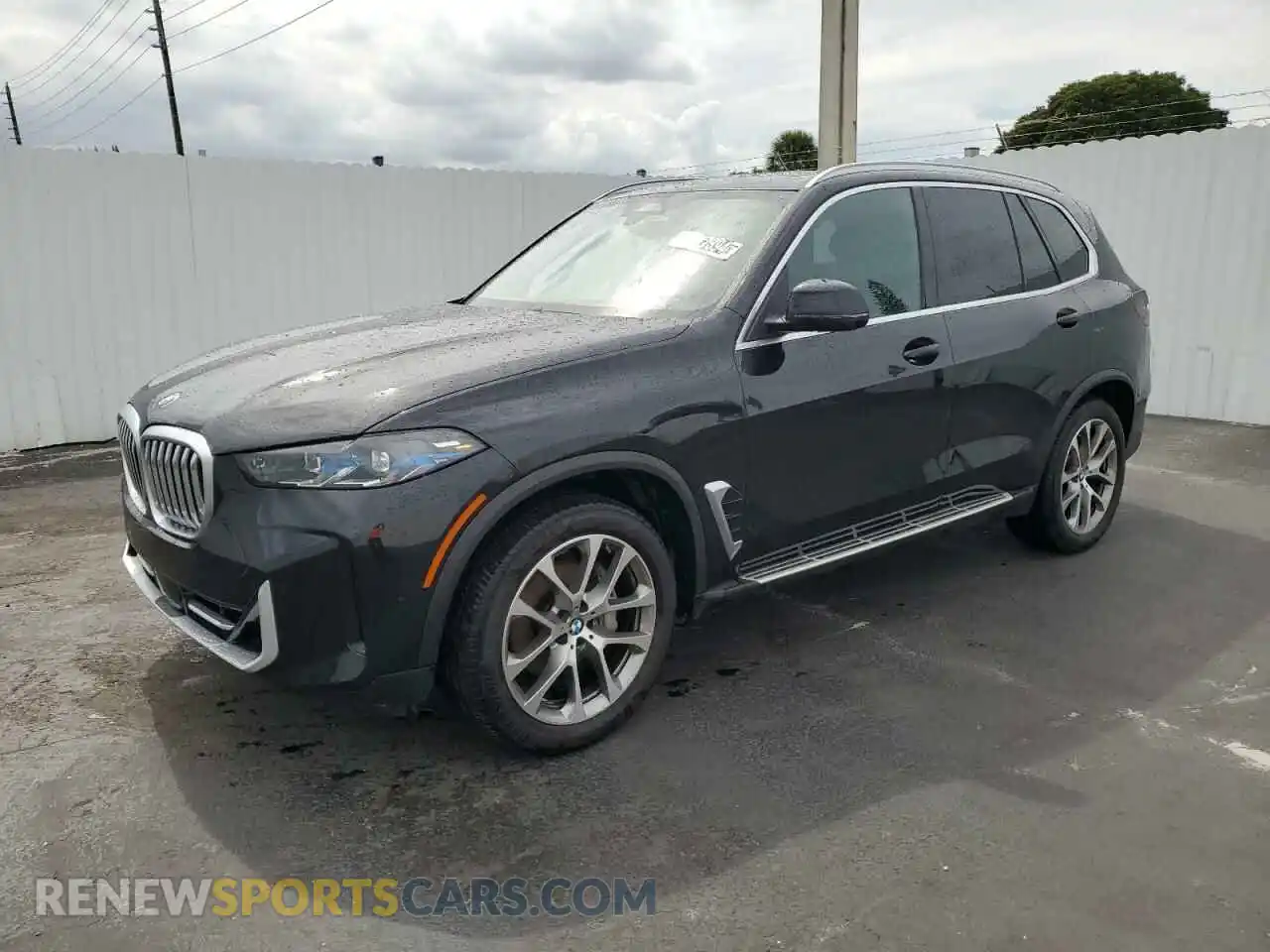 1 Photograph of a damaged car 5UX13EU07R9U52151 BMW X5 2024