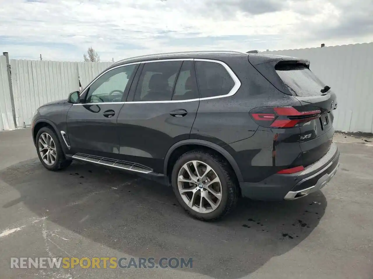 2 Photograph of a damaged car 5UX13EU07R9U52151 BMW X5 2024