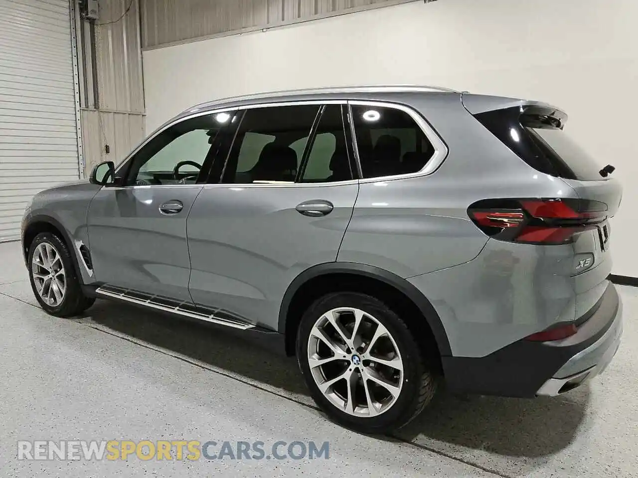 2 Photograph of a damaged car 5UX13EU07R9U53817 BMW X5 2024
