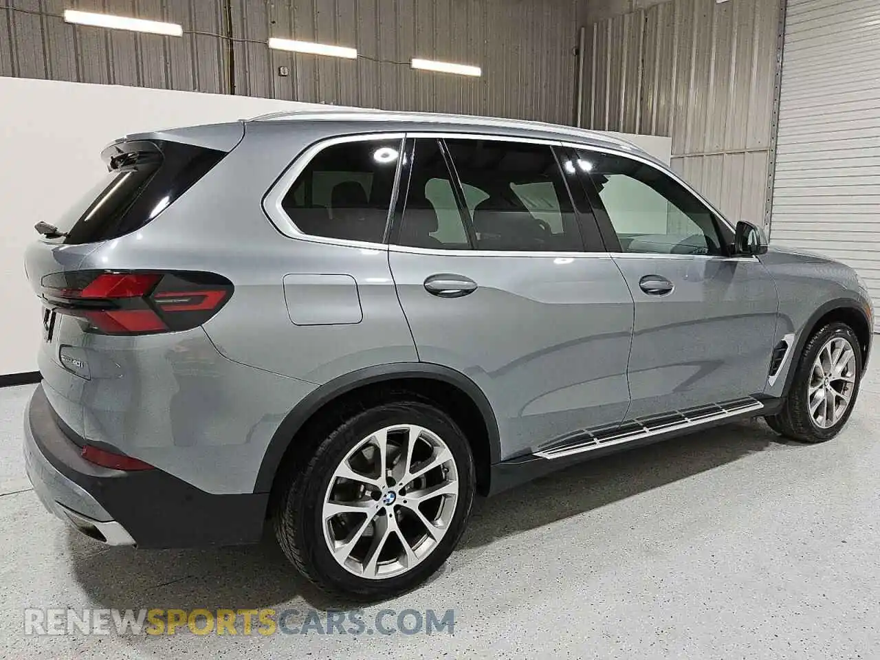 3 Photograph of a damaged car 5UX13EU07R9U53817 BMW X5 2024
