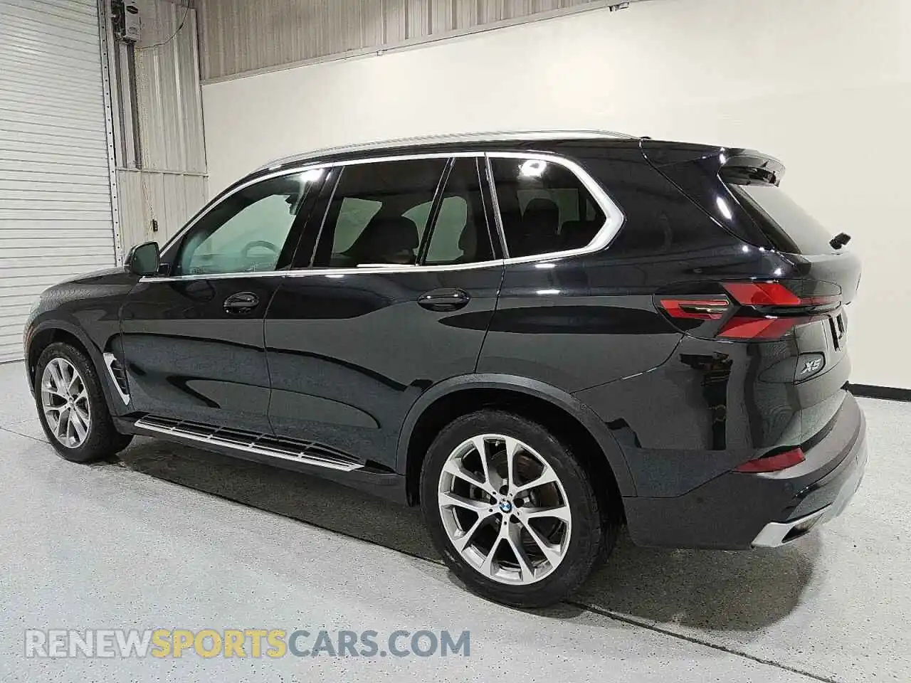 2 Photograph of a damaged car 5UX13EU07R9U96151 BMW X5 2024