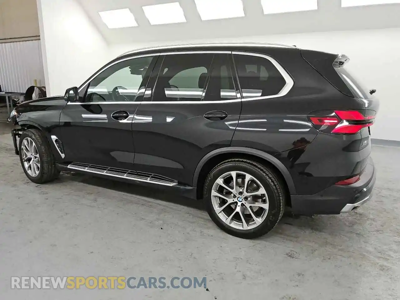 2 Photograph of a damaged car 5UX13EU08R9V48208 BMW X5 2024