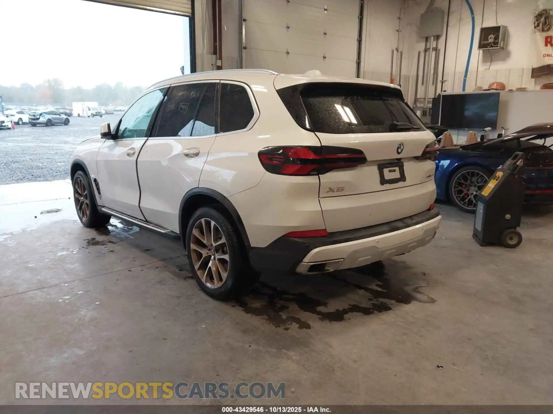 3 Photograph of a damaged car 5UX13EU09R9T47935 BMW X5 2024