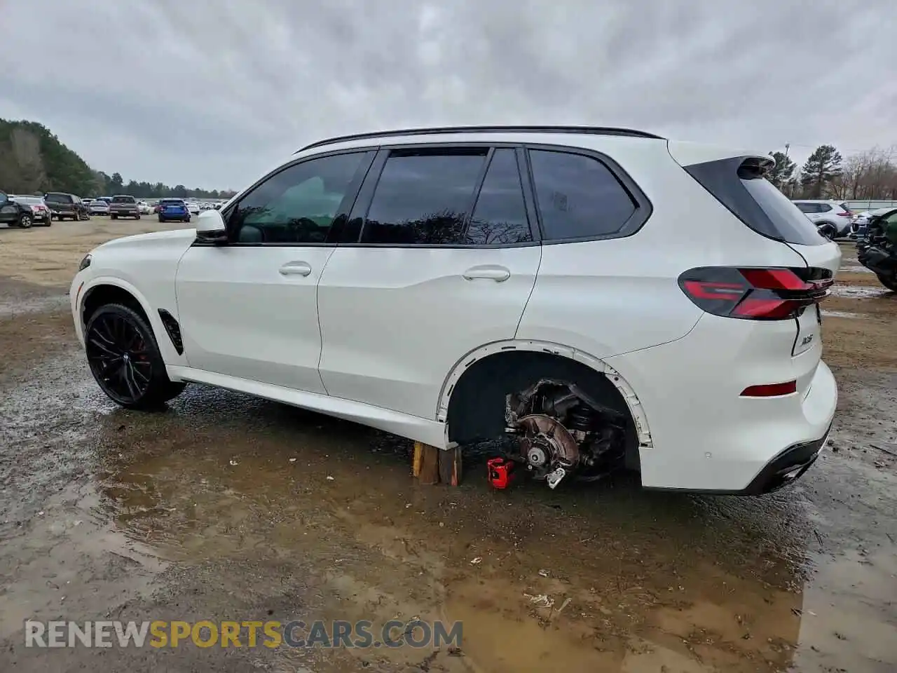 2 fotografías del automóvil dañado 5UX13EU09R9T69305 BMW X5 2024