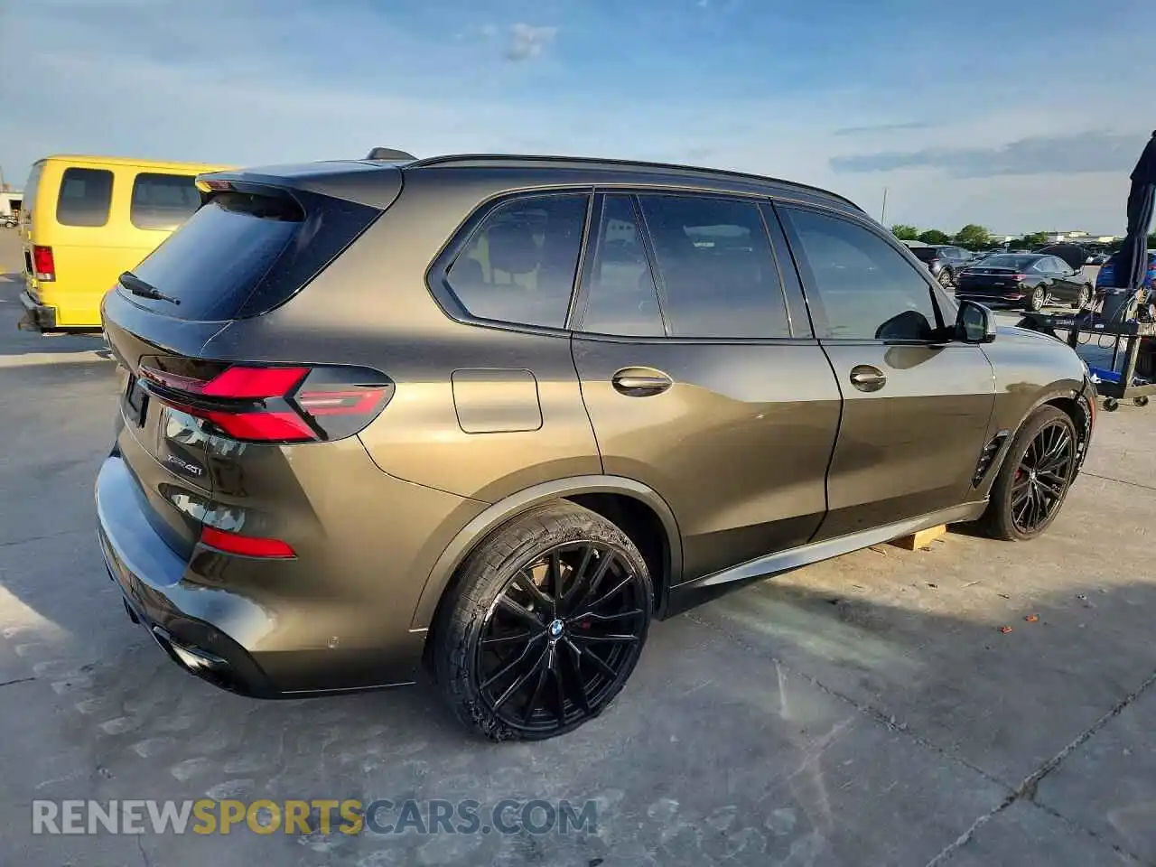 3 Photograph of a damaged car 5UX23EU00R9V48076 BMW X5 2024