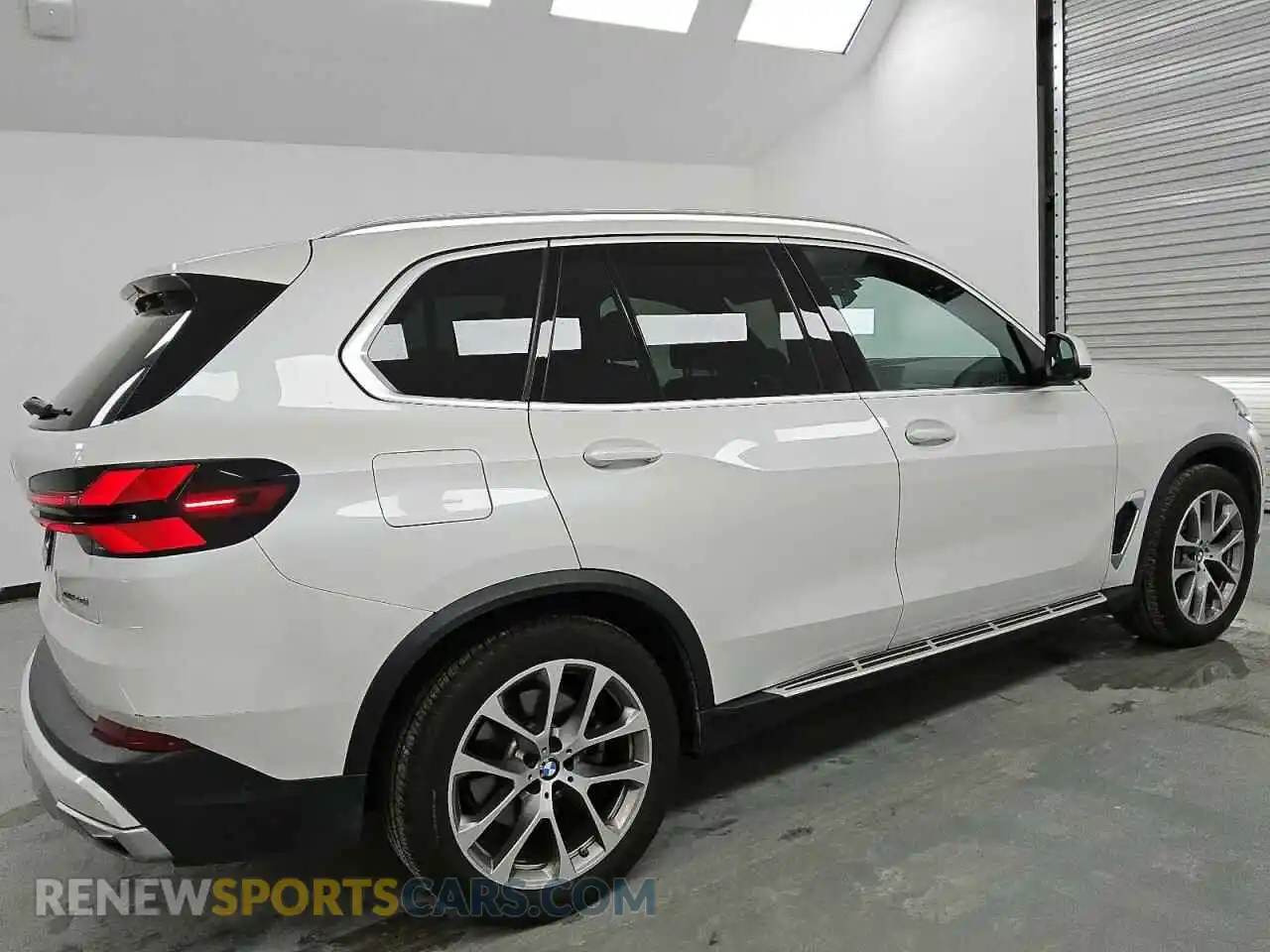 3 Photograph of a damaged car 5UX23EU01R9T52728 BMW X5 2024