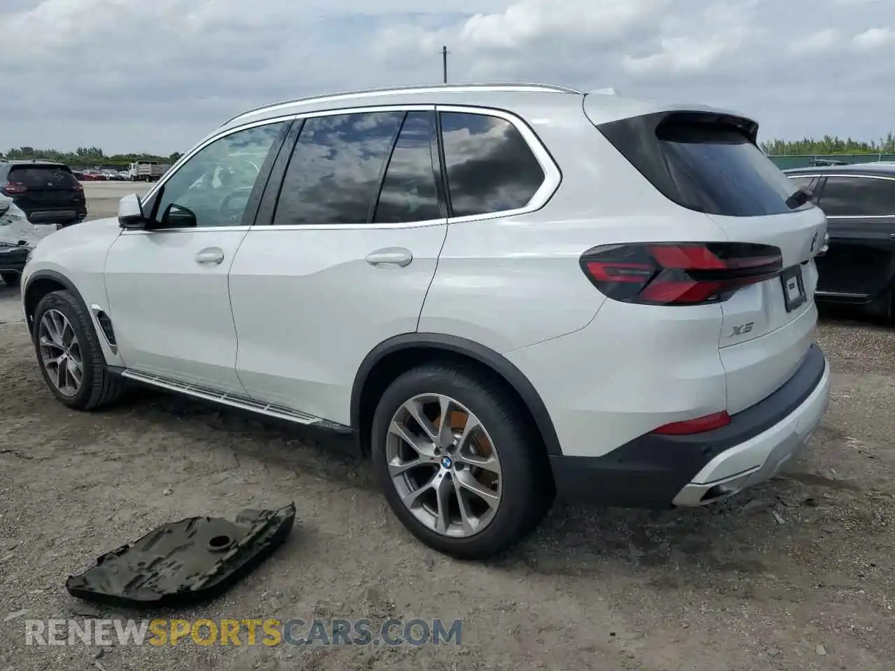 2 Photograph of a damaged car 5UX23EU01R9U04083 BMW X5 2024