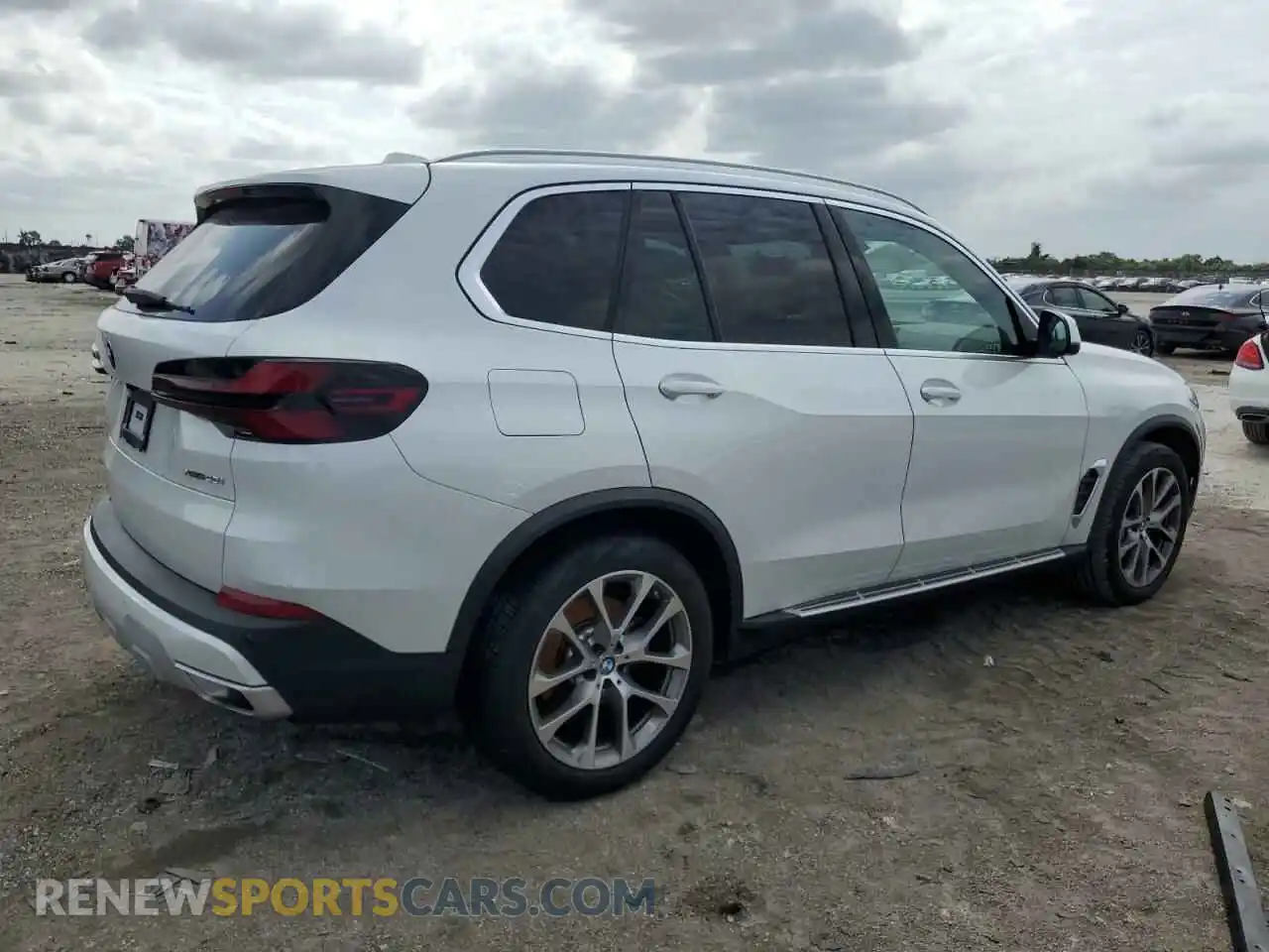 3 Photograph of a damaged car 5UX23EU01R9U04083 BMW X5 2024