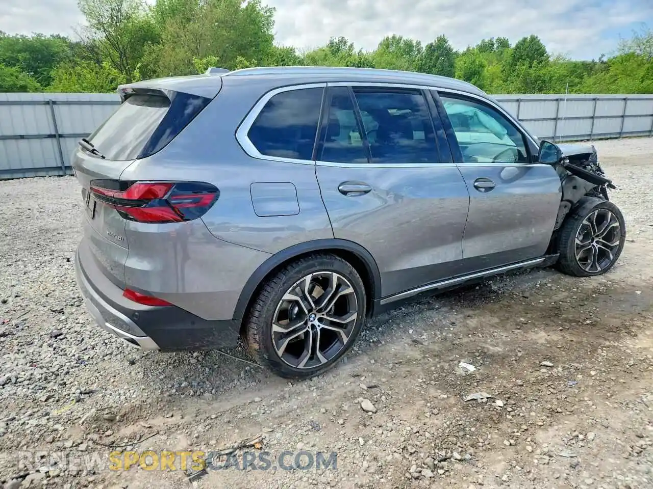 3 Photograph of a damaged car 5UX23EU02R9S16799 BMW X5 2024