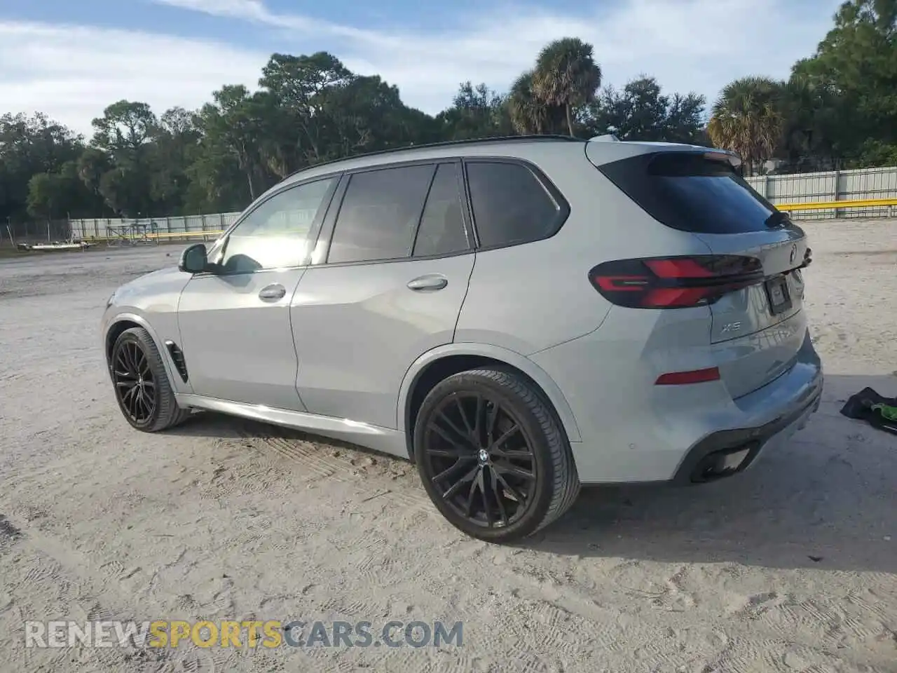 2 Фотография поврежденного автомобиля 5UX23EU02R9S65436 BMW X5 2024