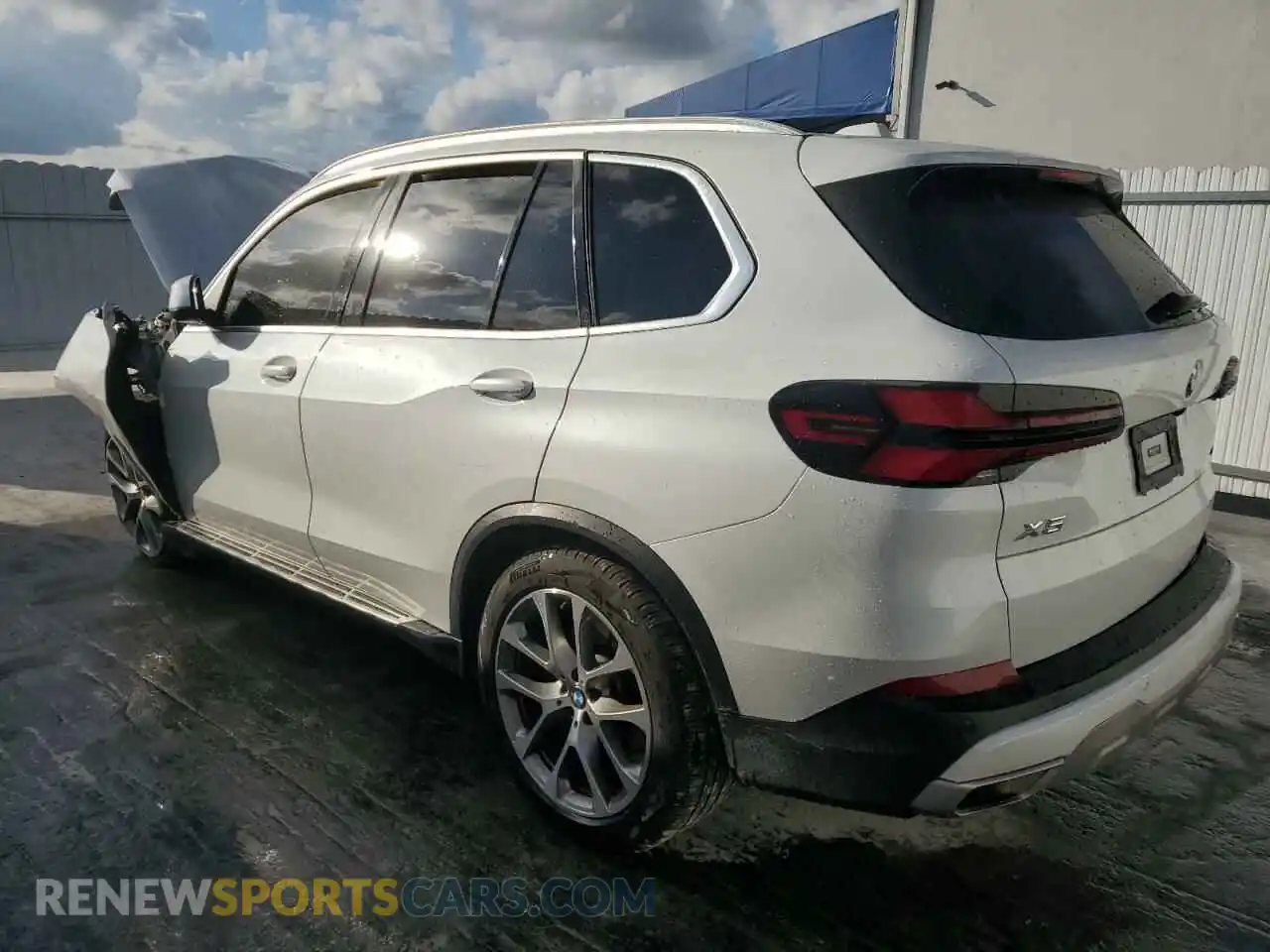 2 Photograph of a damaged car 5UX23EU02R9T35727 BMW X5 2024