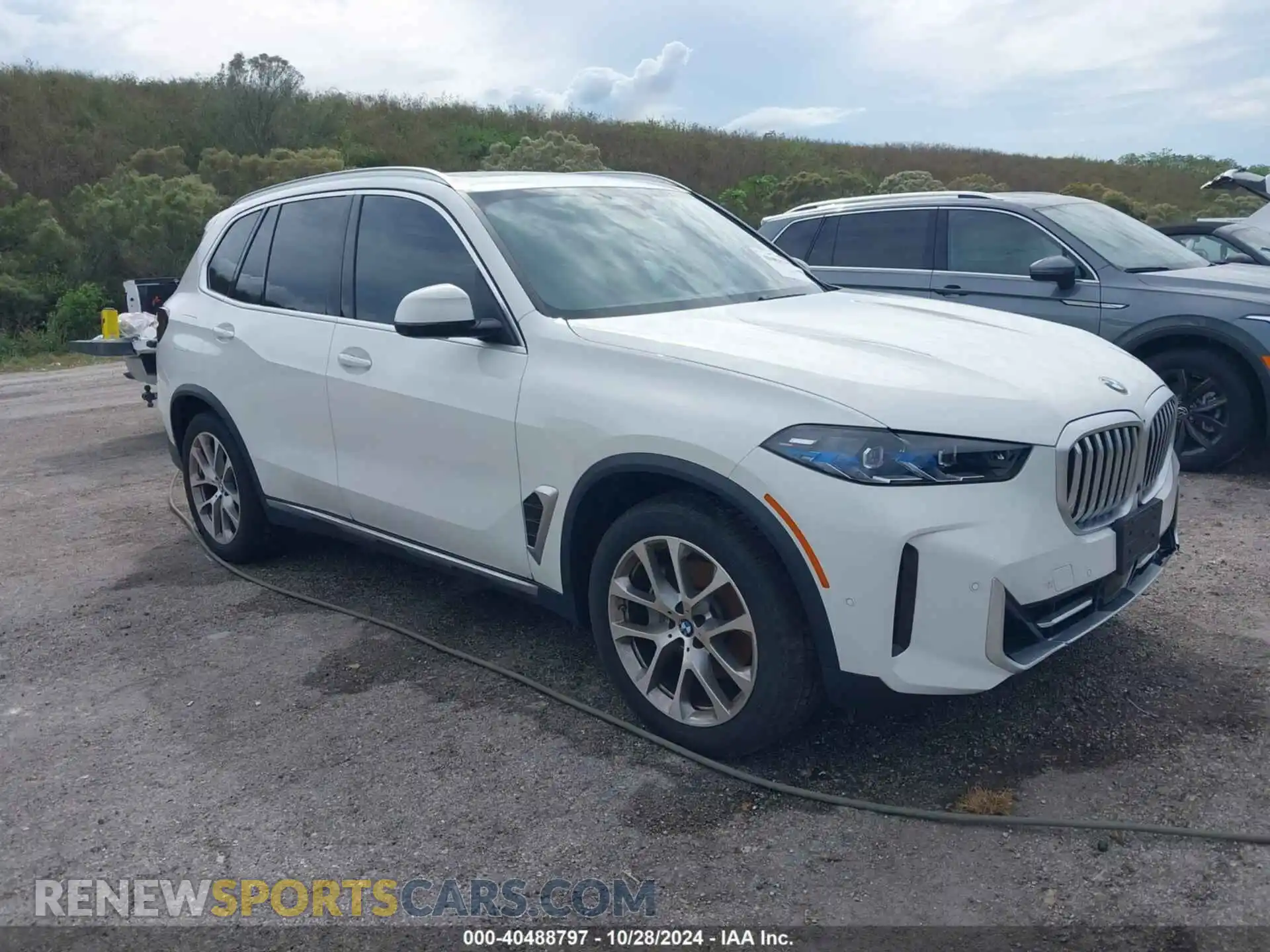 1 Photograph of a damaged car 5UX23EU02R9T41401 BMW X5 2024