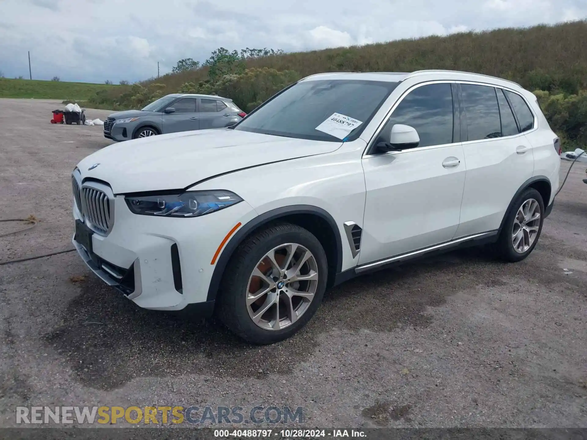 2 Photograph of a damaged car 5UX23EU02R9T41401 BMW X5 2024