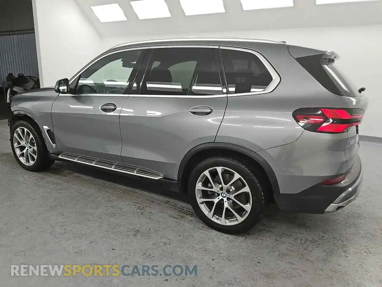 2 Photograph of a damaged car 5UX23EU02R9T41835 BMW X5 2024