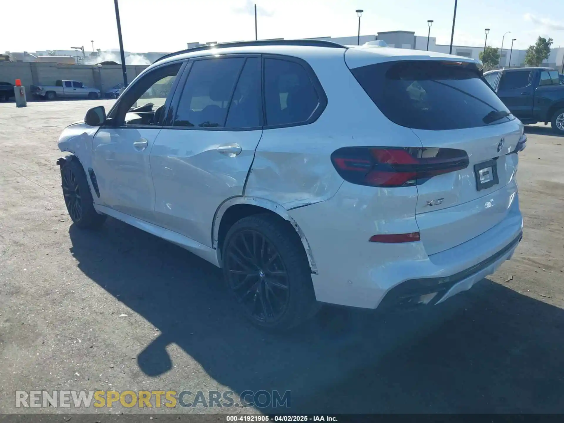 3 Photograph of a damaged car 5UX23EU02R9T61437 BMW X5 2024