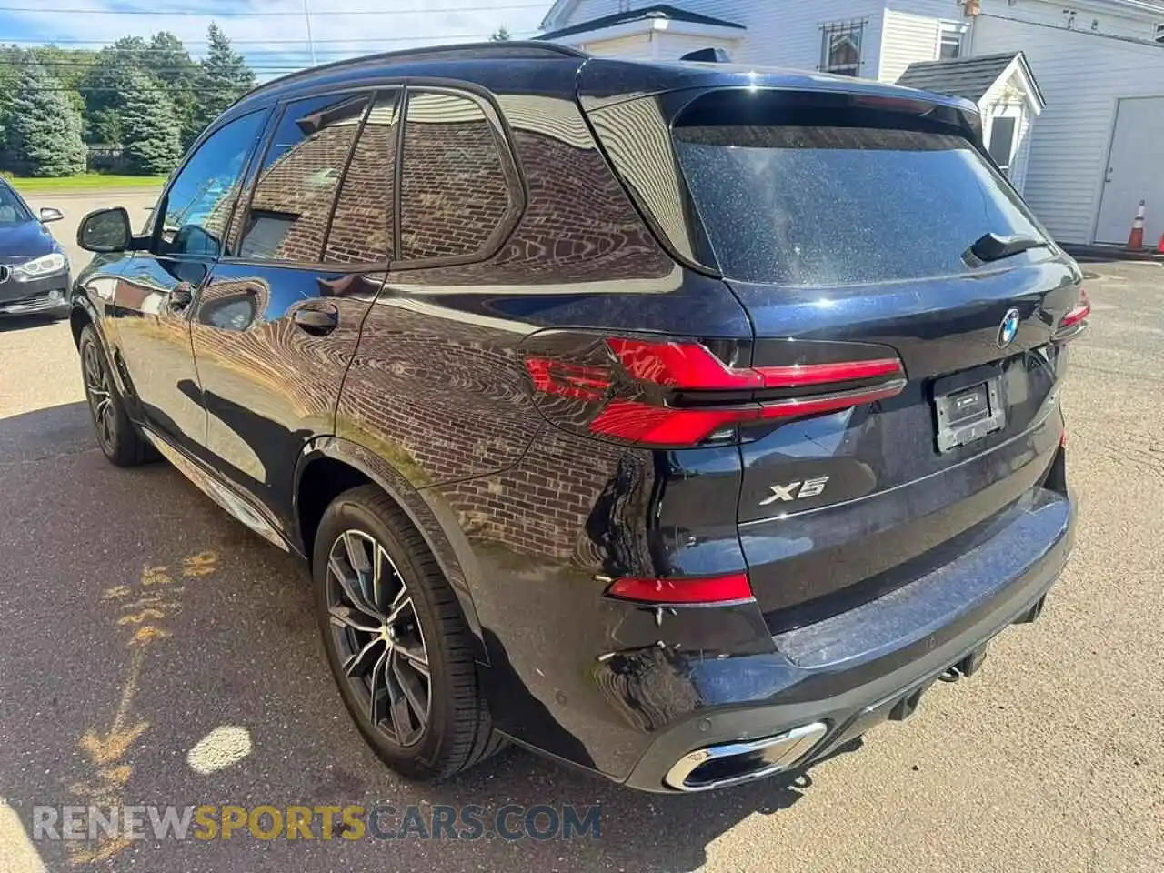 2 Photograph of a damaged car 5UX23EU02R9U74675 BMW X5 2024
