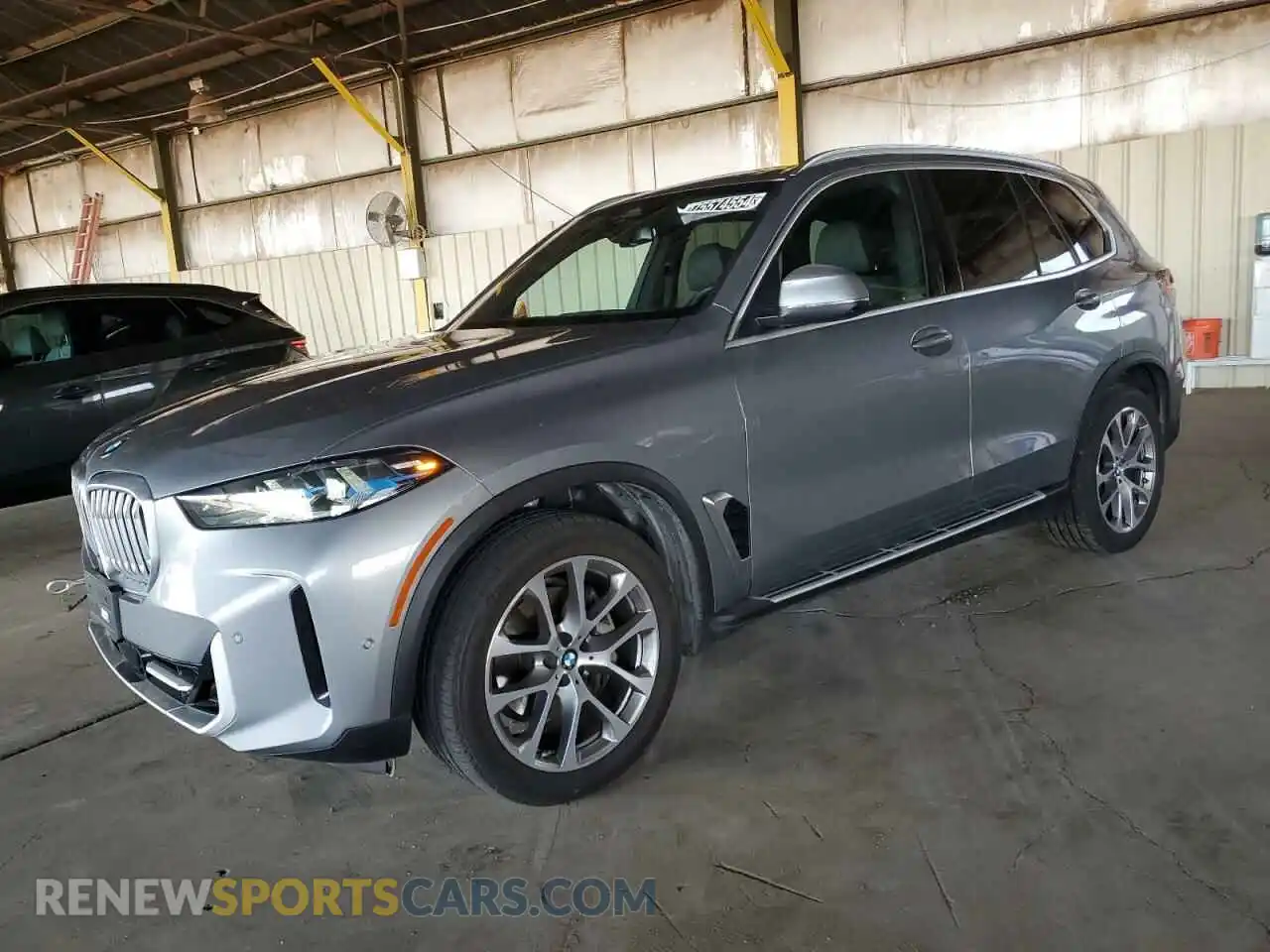 1 Photograph of a damaged car 5UX23EU02R9V40285 BMW X5 2024
