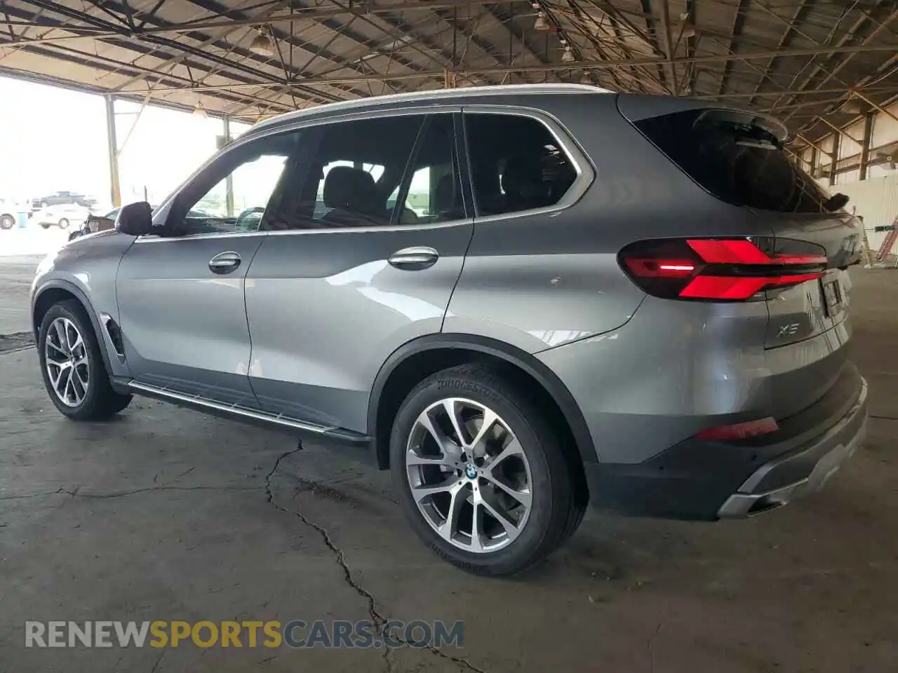 2 Photograph of a damaged car 5UX23EU02R9V40285 BMW X5 2024