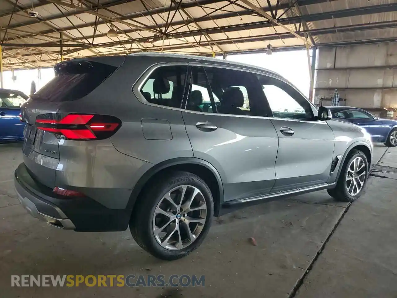 3 Photograph of a damaged car 5UX23EU02R9V40285 BMW X5 2024