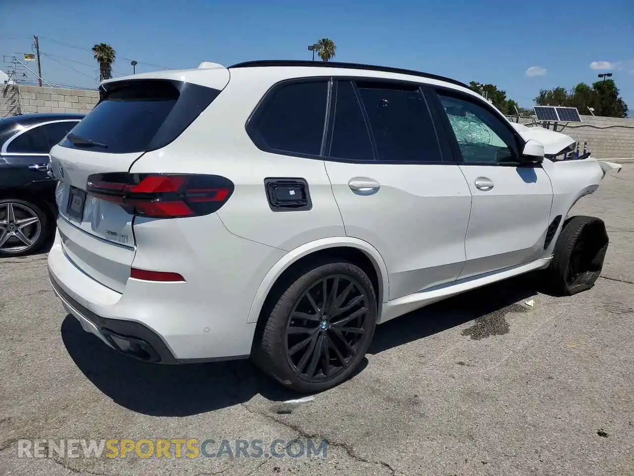 3 Photograph of a damaged car 5UX23EU03R9S86229 BMW X5 2024