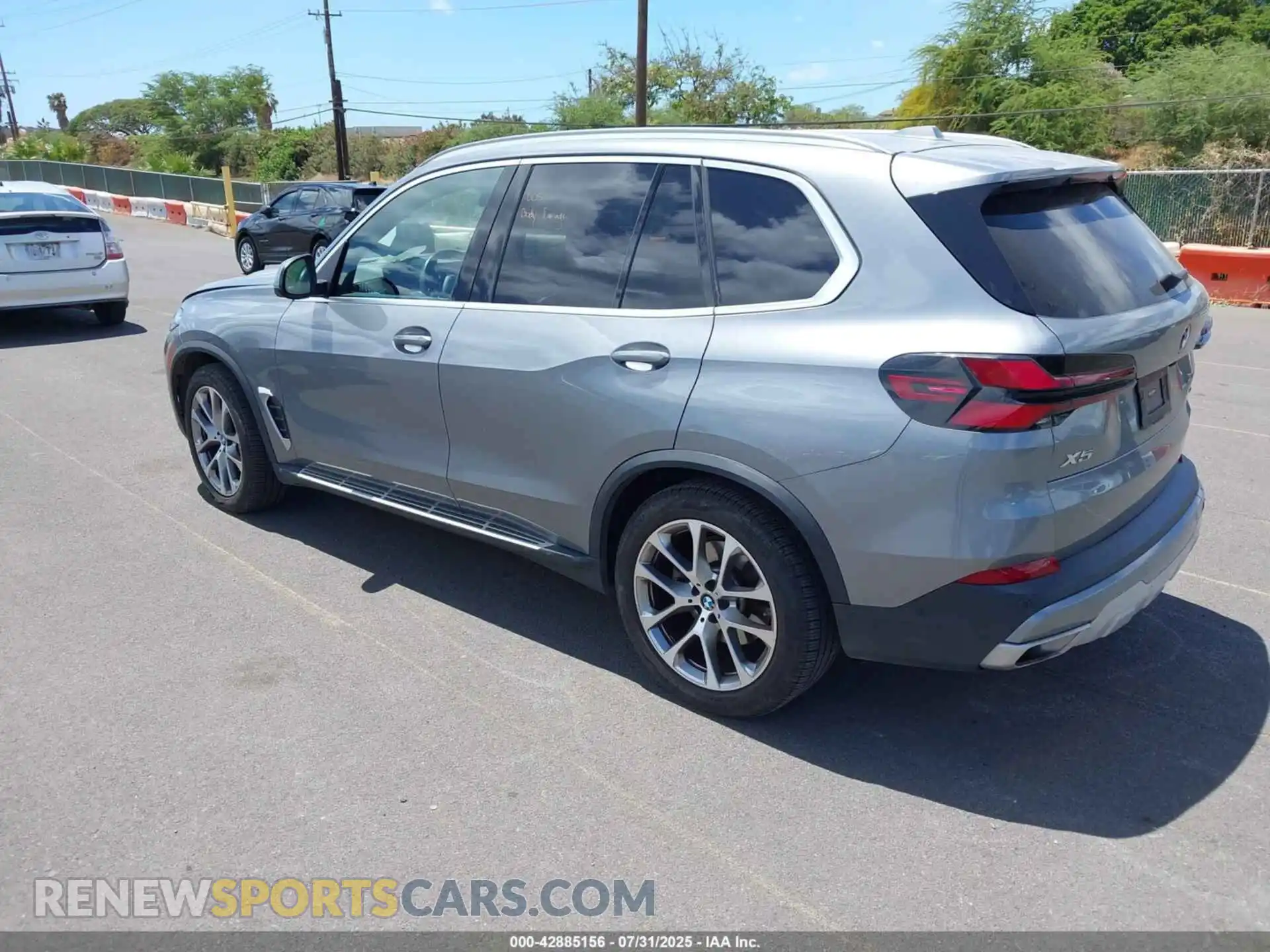 3 Фотография поврежденного автомобиля 5UX23EU03R9S99756 BMW X5 2024