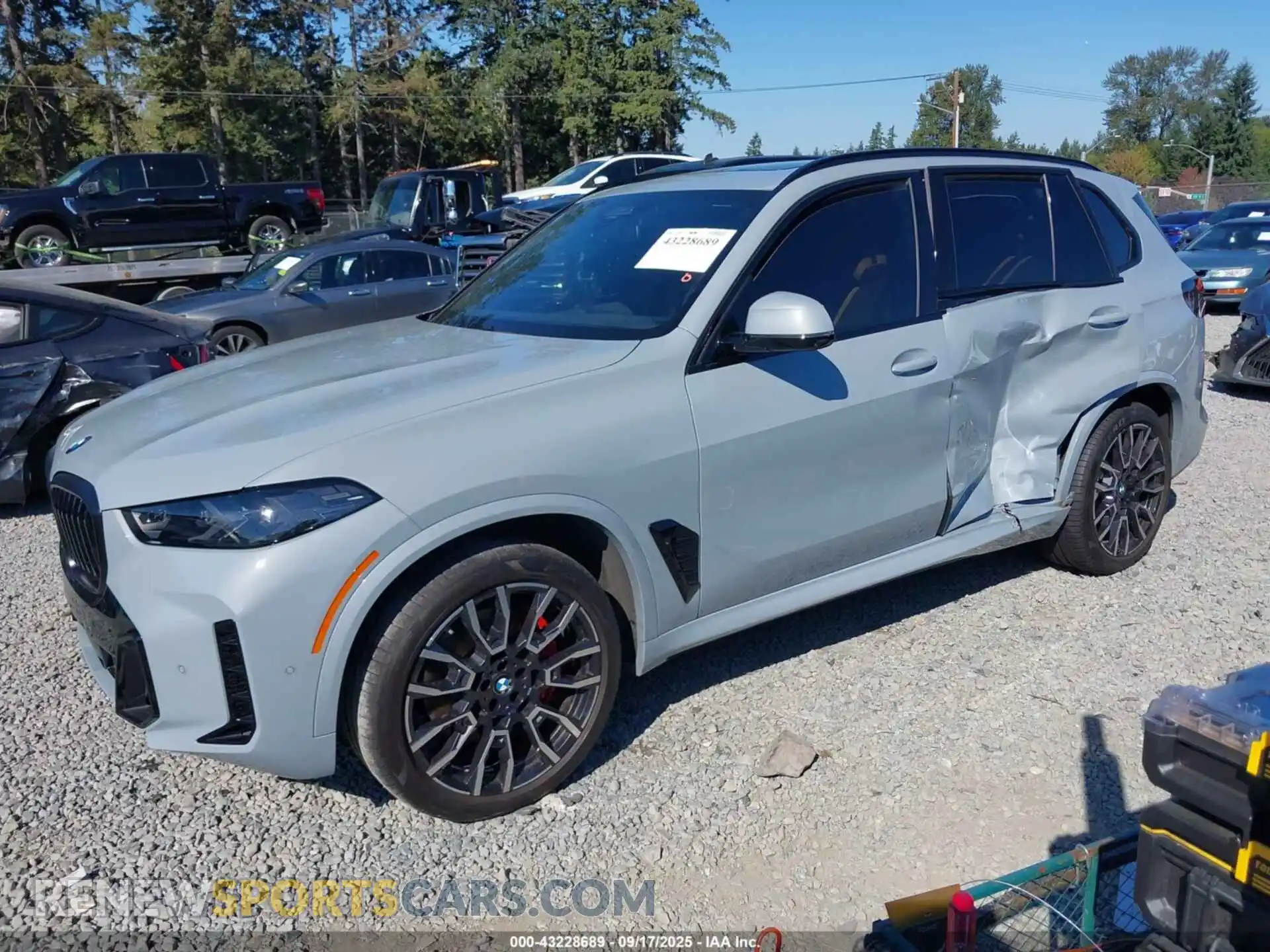 2 Photograph of a damaged car 5UX23EU03R9T68882 BMW X5 2024