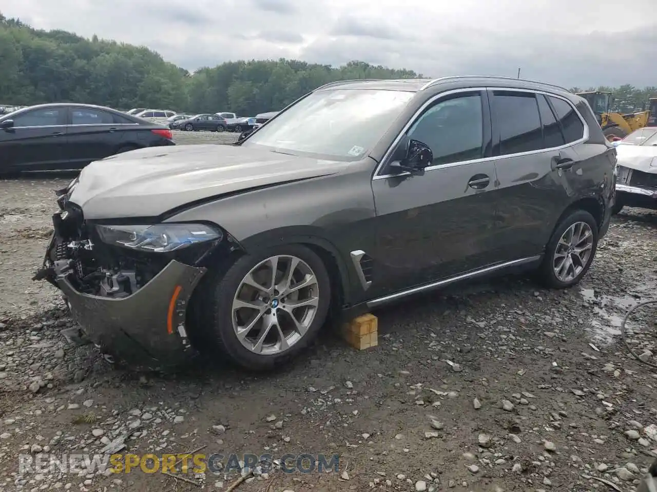 1 Photograph of a damaged car 5UX23EU03R9T73807 BMW X5 2024