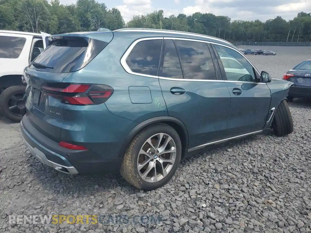 3 Photograph of a damaged car 5UX23EU03R9T93507 BMW X5 2024