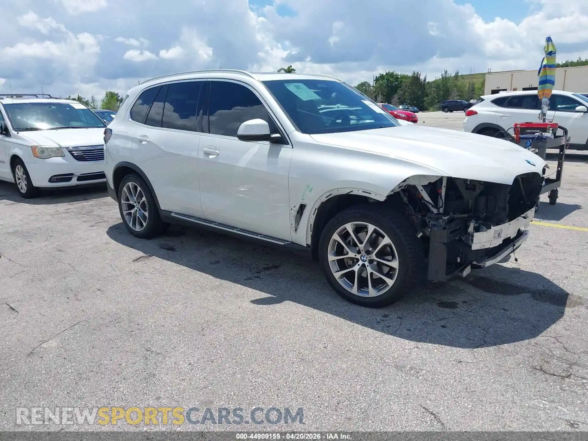 1 Photograph of a damaged car 5UX23EU03R9U42110 BMW X5 2024