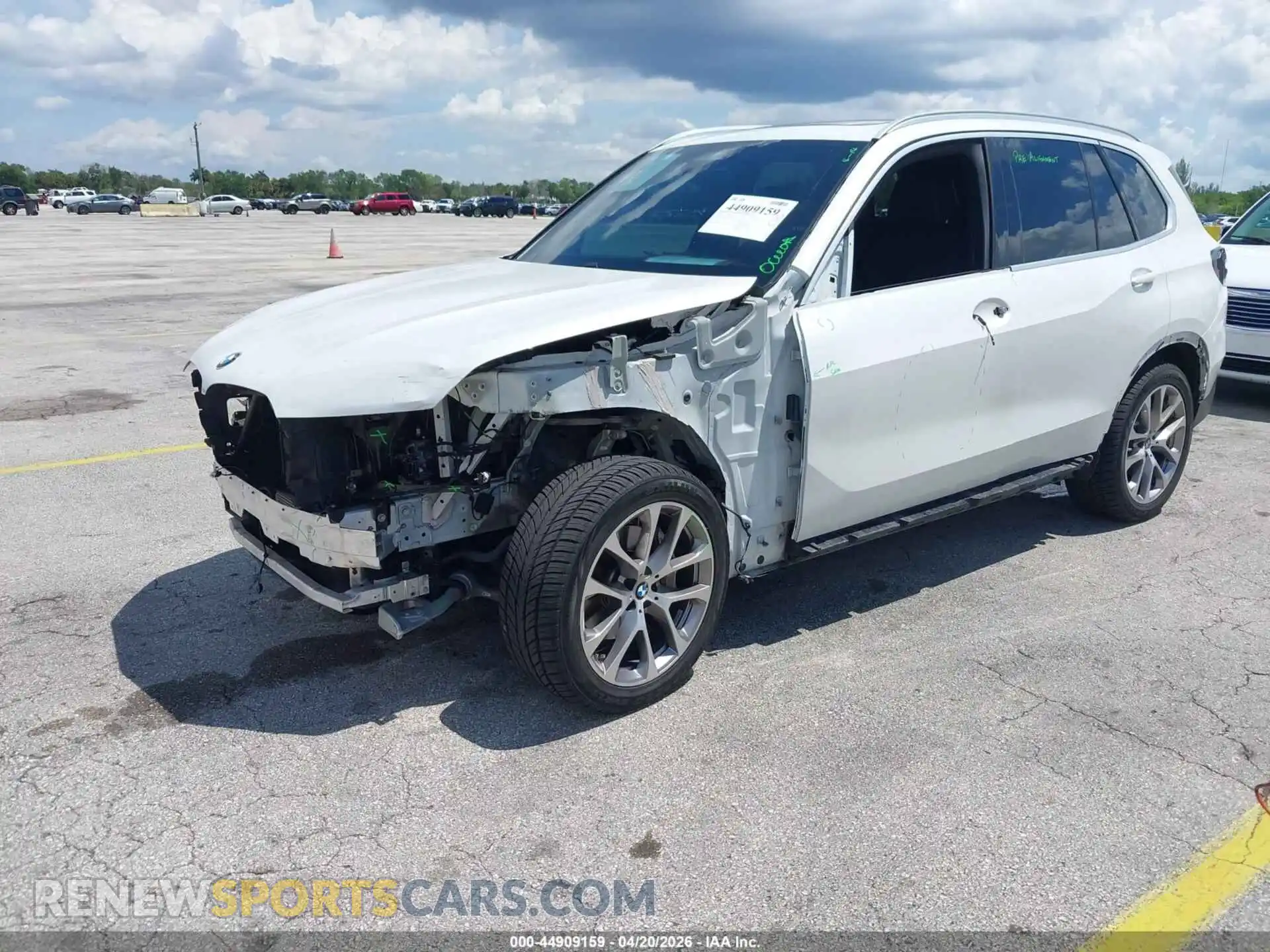 2 Photograph of a damaged car 5UX23EU03R9U42110 BMW X5 2024