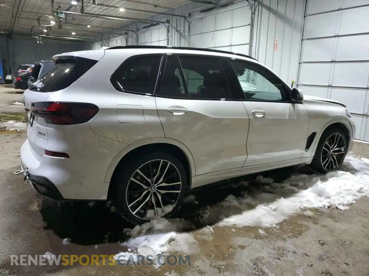 3 Photograph of a damaged car 5UX23EU03R9V09854 BMW X5 2024
