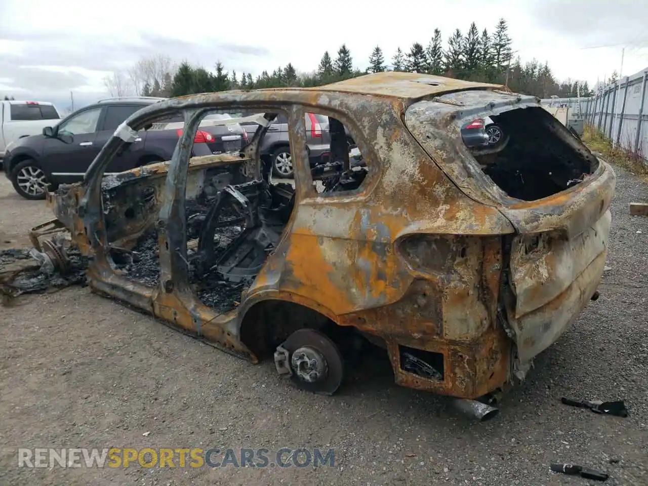 2 fotografías del automóvil dañado 5UX23EU03R9W10120 BMW X5 2024