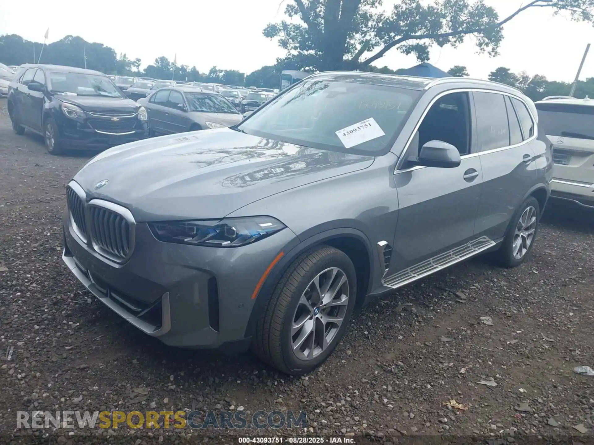 2 Фотография поврежденного автомобиля 5UX23EU05R9S21236 BMW X5 2024