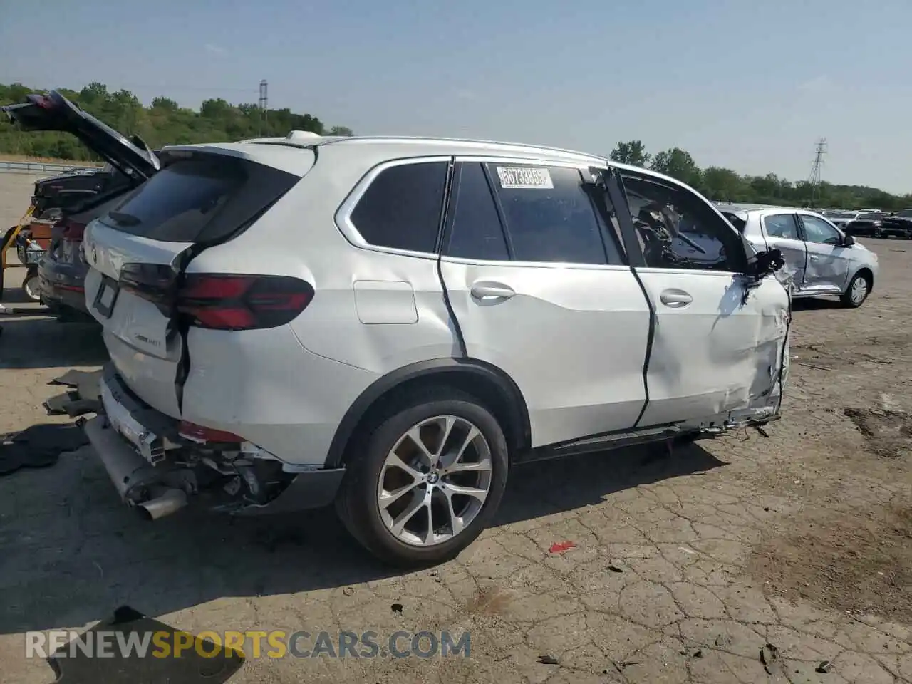 3 Фотография поврежденного автомобиля 5UX23EU05R9S89682 BMW X5 2024