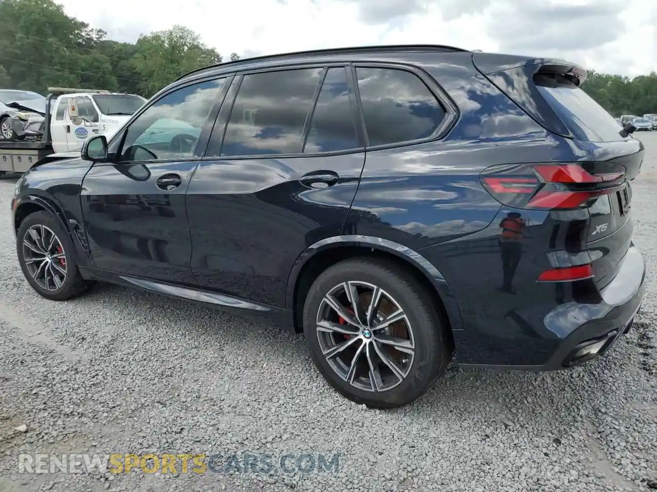 2 Photograph of a damaged car 5UX23EU05R9T43904 BMW X5 2024