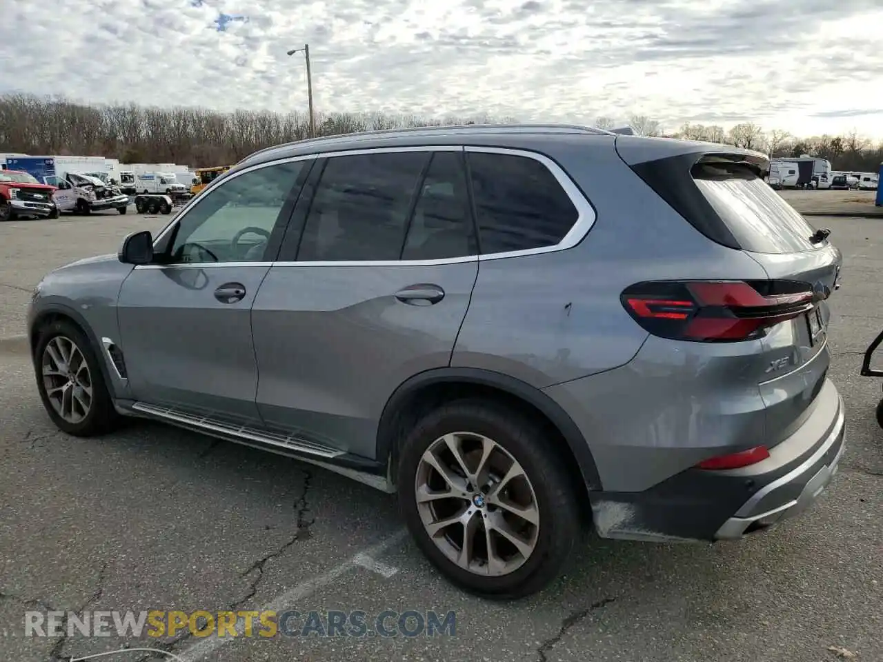 2 Photograph of a damaged car 5UX23EU05R9T45166 BMW X5 2024