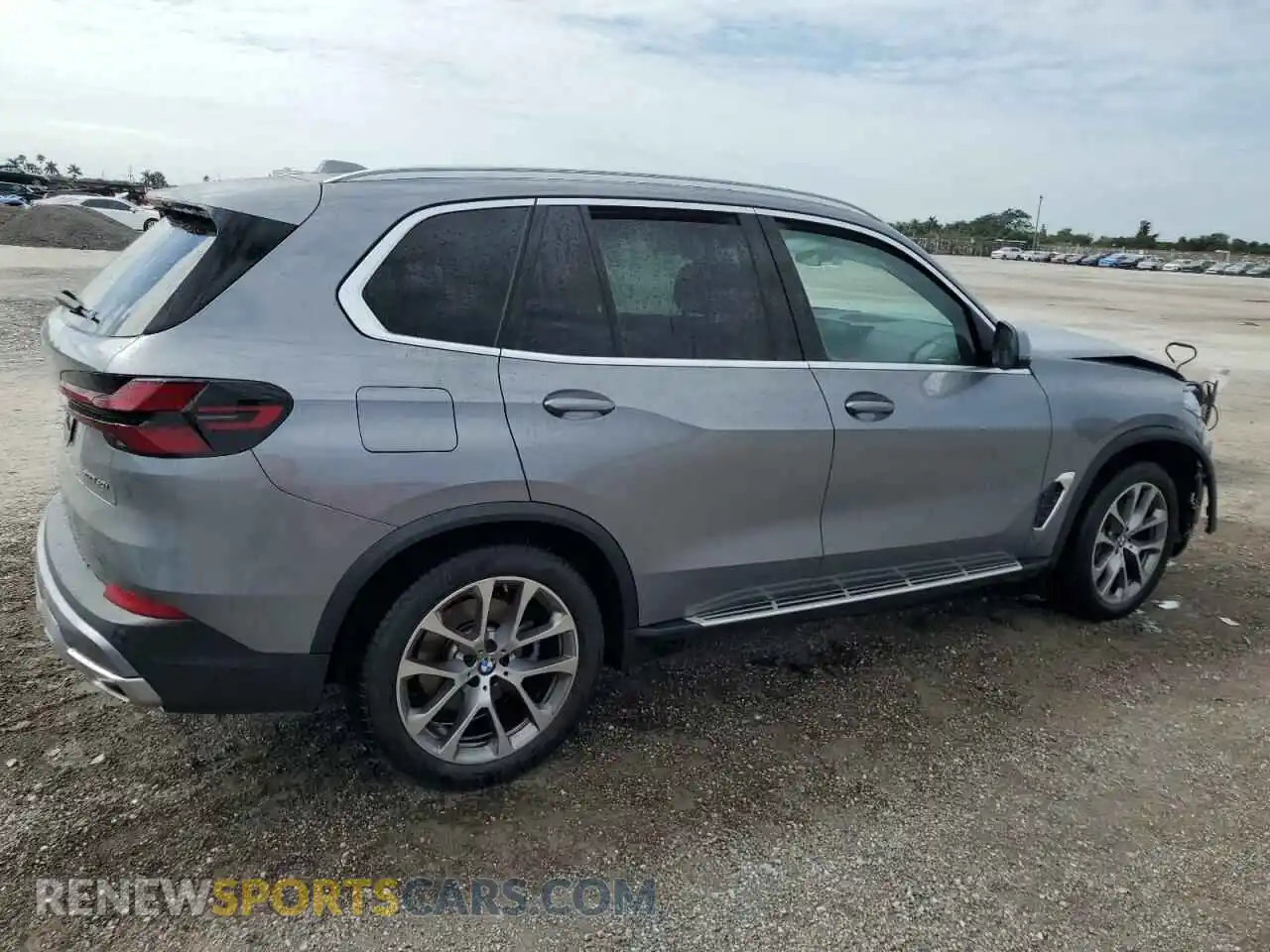 3 Photograph of a damaged car 5UX23EU05R9U05978 BMW X5 2024