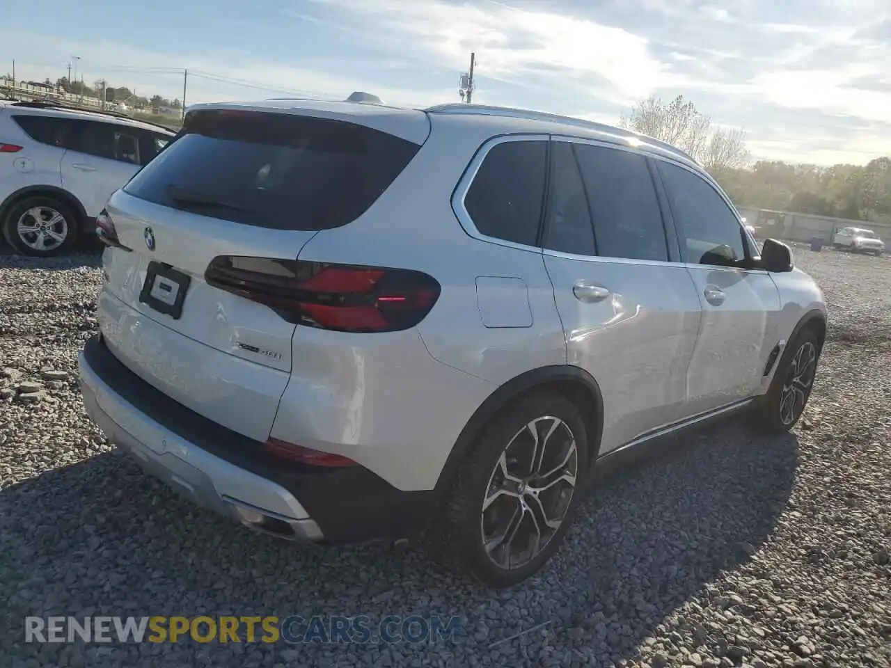 3 Photograph of a damaged car 5UX23EU05R9U55649 BMW X5 2024