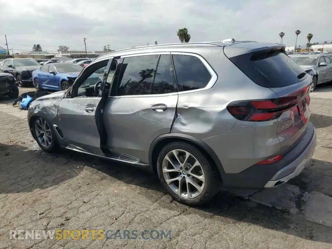 2 Photograph of a damaged car 5UX23EU05R9U85301 BMW X5 2024