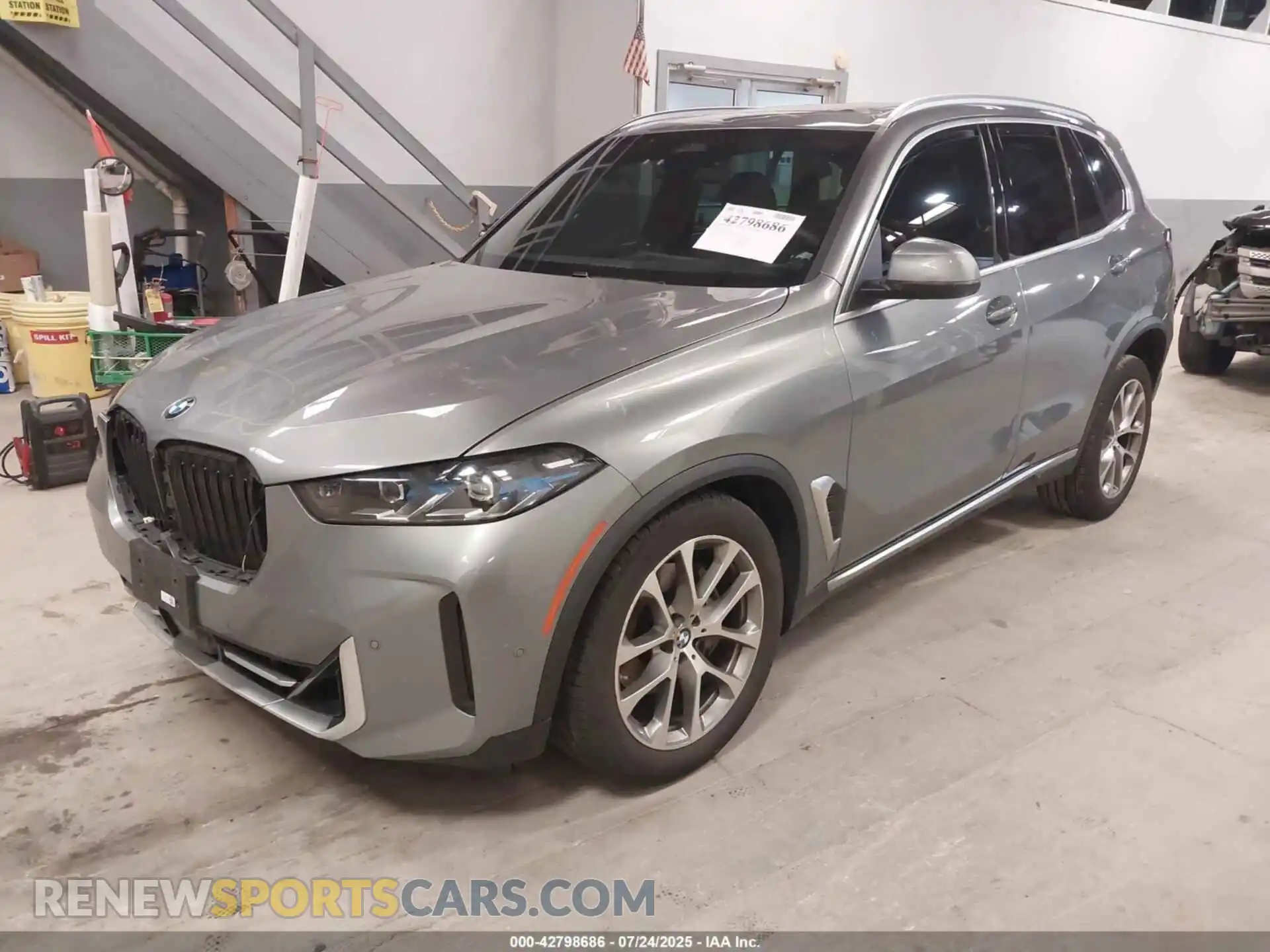2 Photograph of a damaged car 5UX23EU06R9T79164 BMW X5 2024