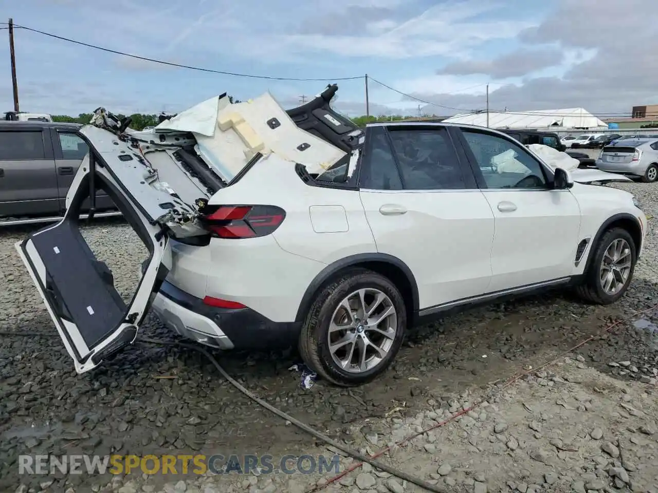 3 Фотография поврежденного автомобиля 5UX23EU06R9U14494 BMW X5 2024