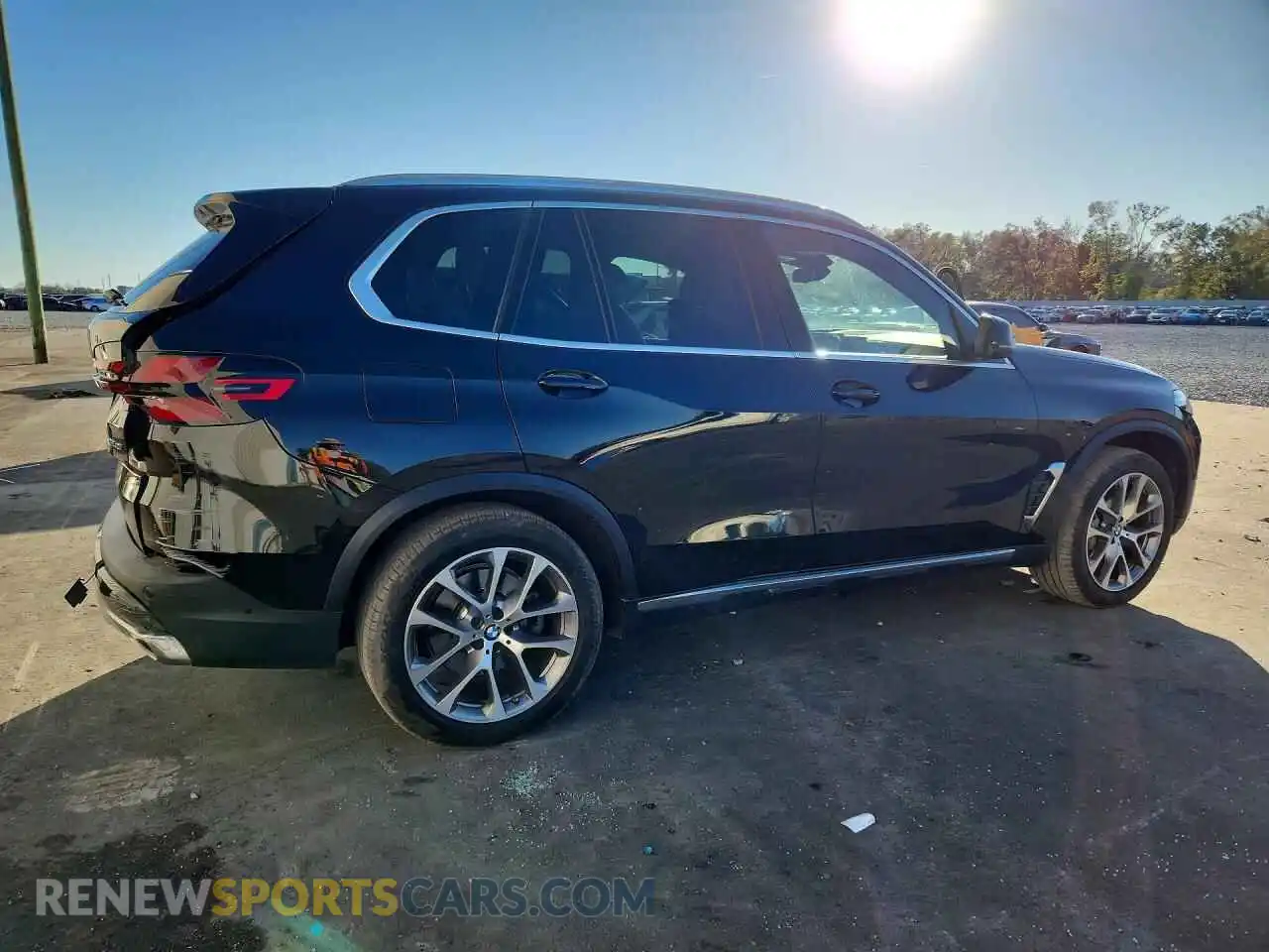 3 Photograph of a damaged car 5UX23EU06R9U35393 BMW X5 2024
