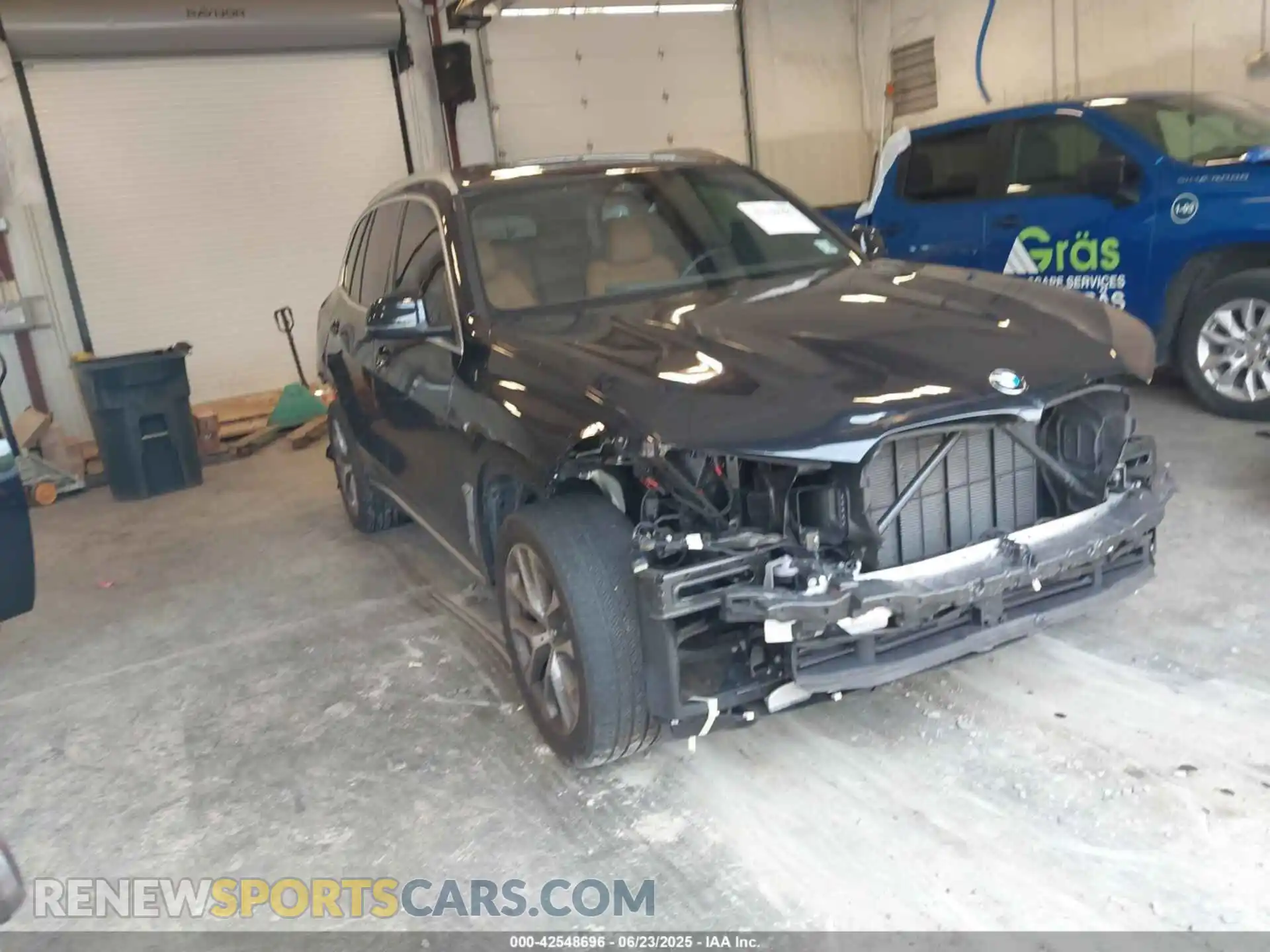 1 Фотография поврежденного автомобиля 5UX23EU07R9S27202 BMW X5 2024