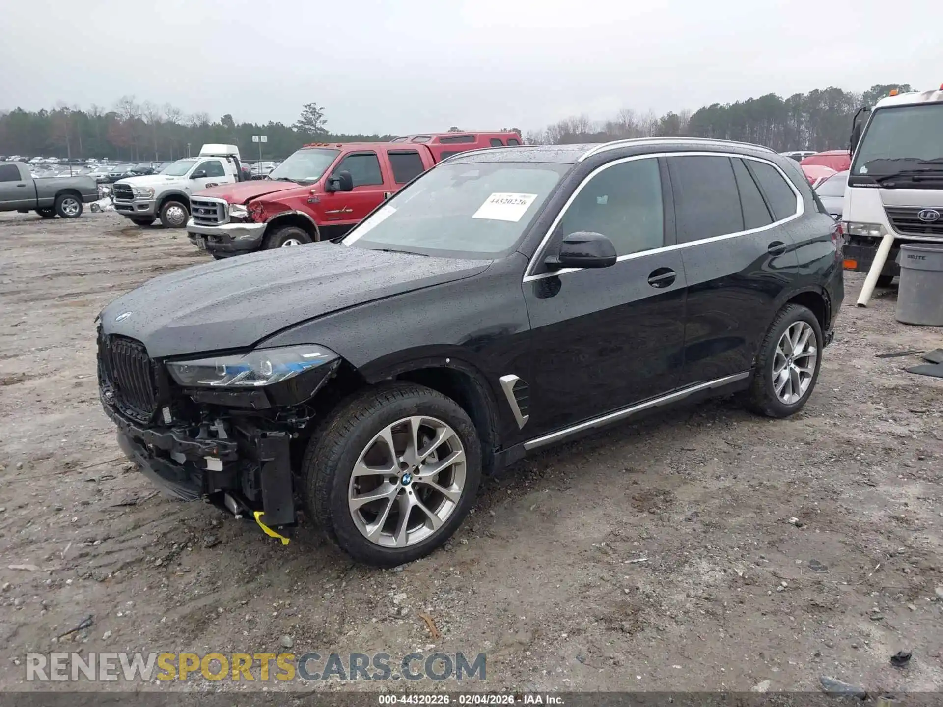 2 Photograph of a damaged car 5UX23EU07R9T08829 BMW X5 2024