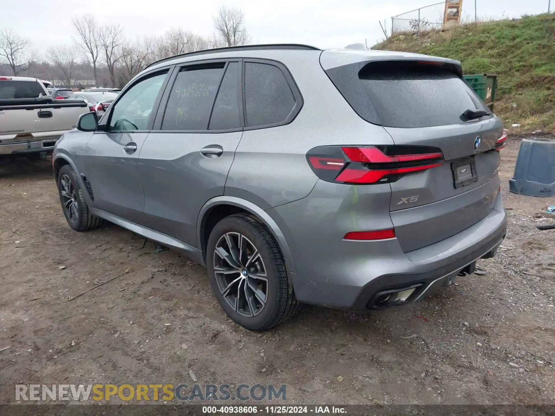 3 Photograph of a damaged car 5UX23EU07R9T10094 BMW X5 2024