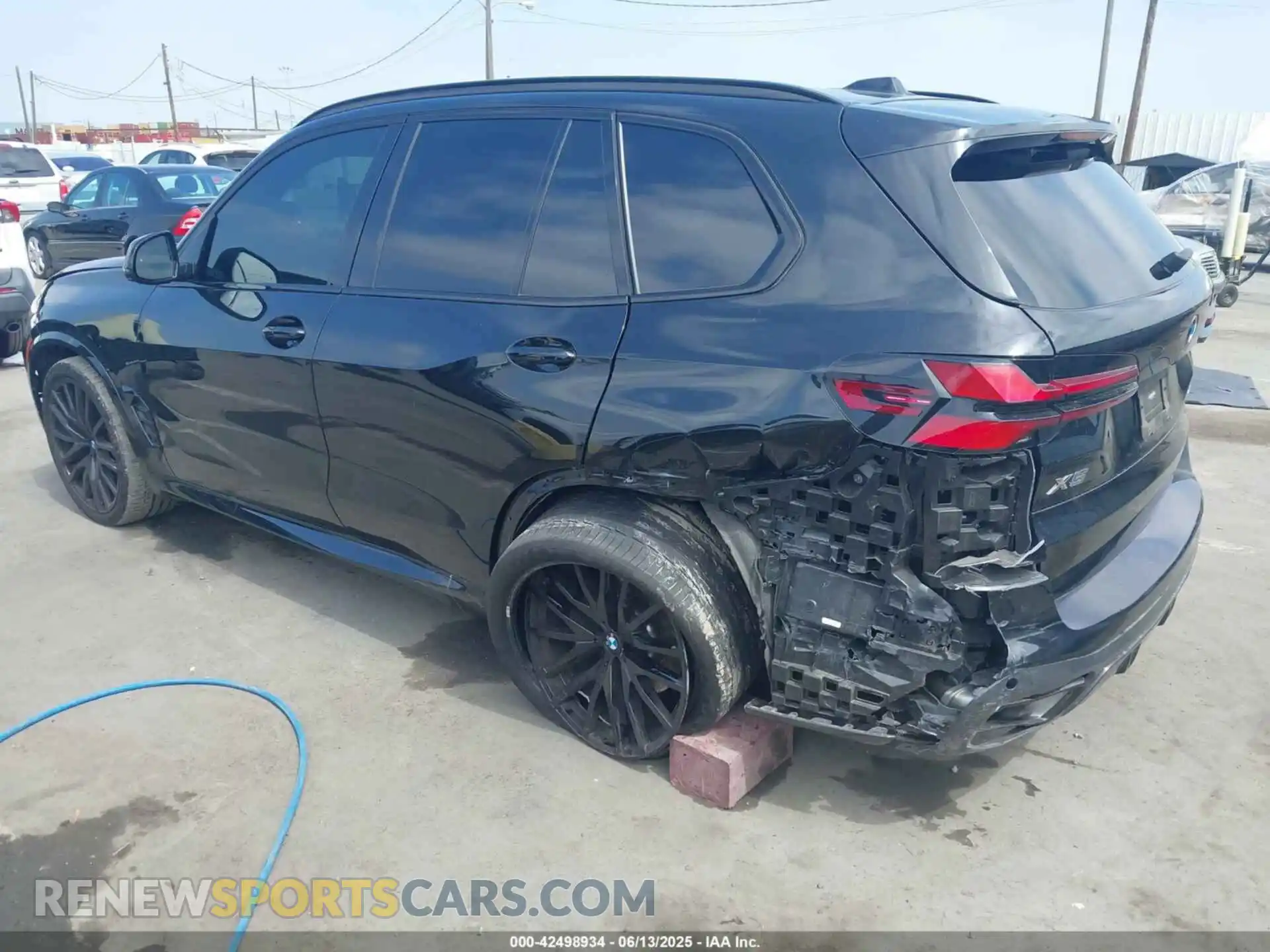 3 Photograph of a damaged car 5UX23EU07R9T19068 BMW X5 2024