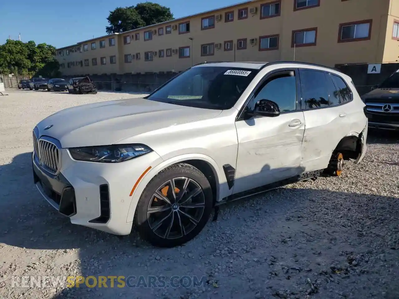 1 Photograph of a damaged car 5UX23EU07R9U09983 BMW X5 2024